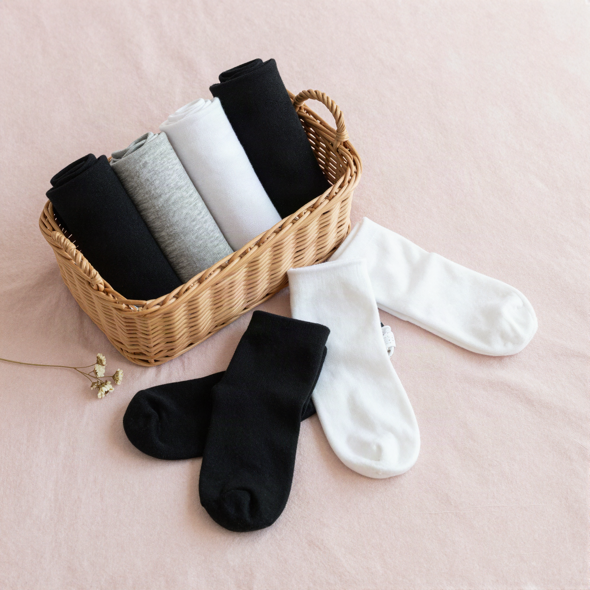 Pack de chaussettes femme dans un panier en osier